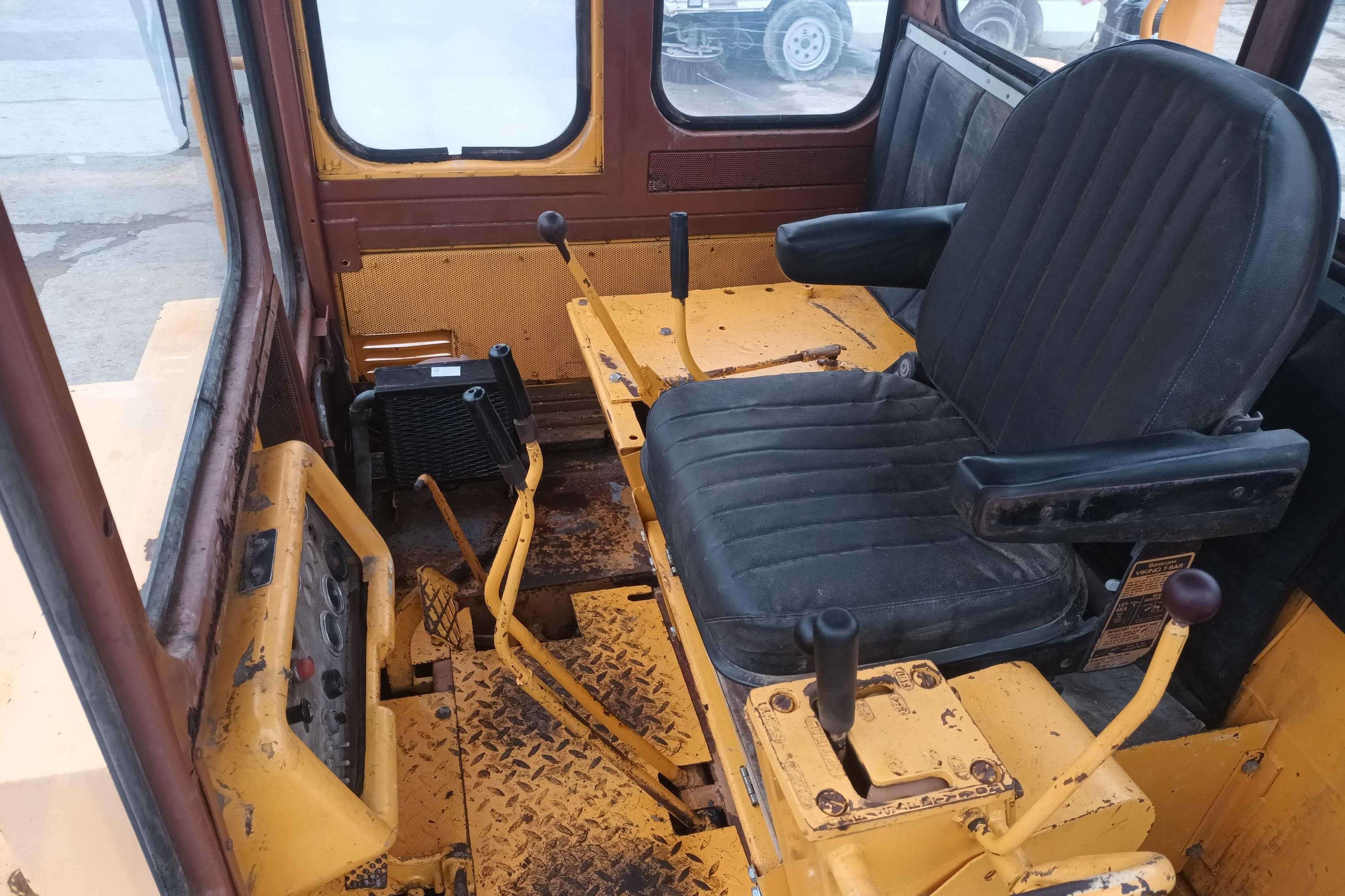 Spycharka gąsienicowa HSW TD15-C. Silnik Harvester.