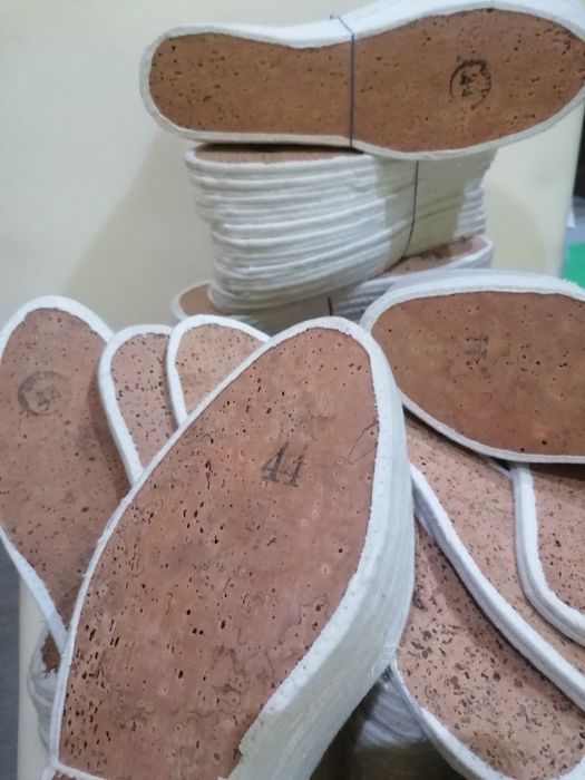 Palmilhas de Cortiça - lotes de 12 pares = 0.50€ par *Artigo SEM USO