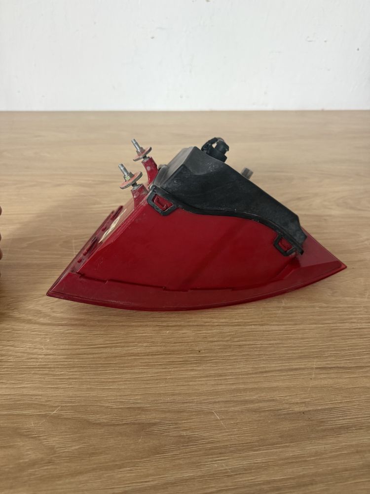 Lampa lewy tyl w blotnik Audi A8, S8 D3