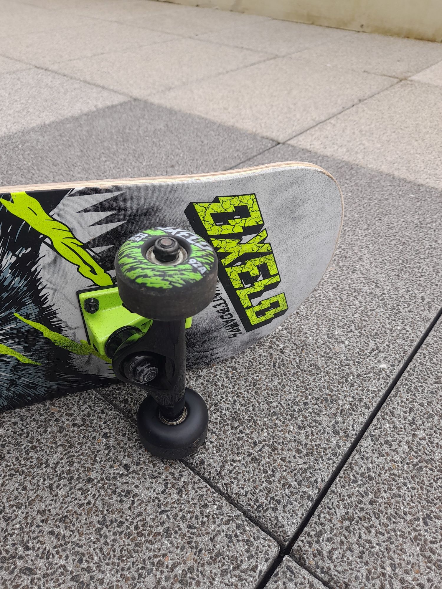 Skate, capacete e proteções de criança