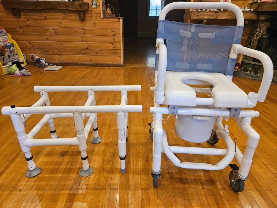 Система перемещения инвалида в ванну или туалет.