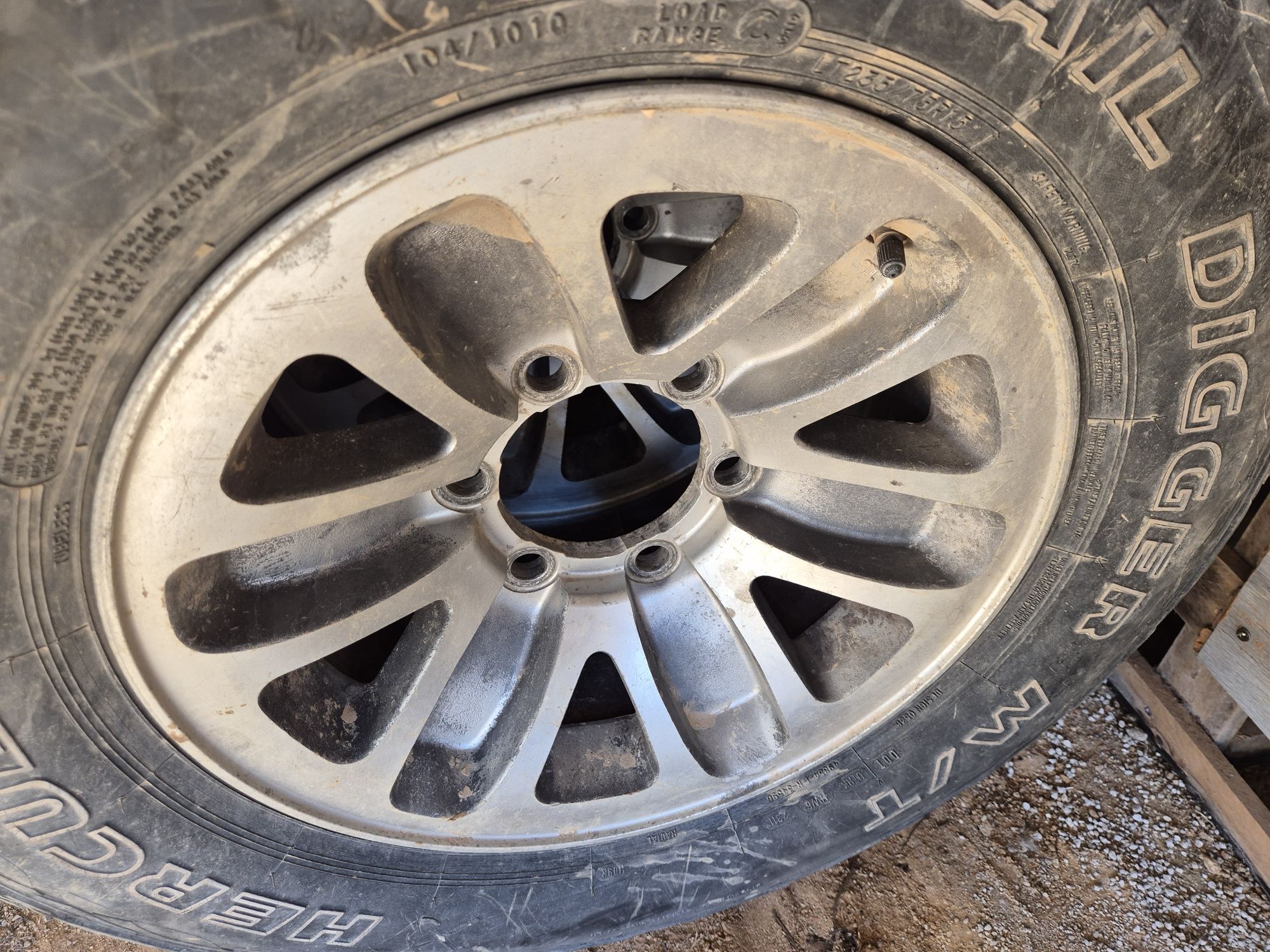 Jantes com pneus pajero