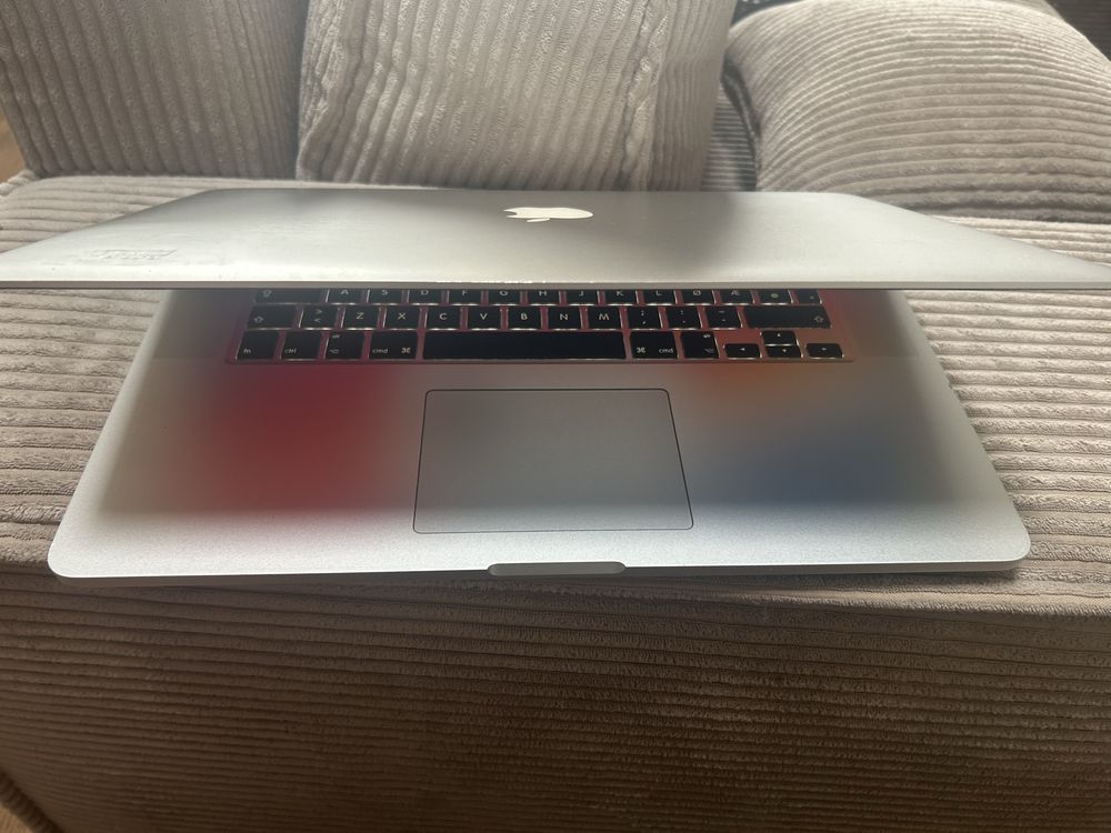 Macbook Pro 15  i7 2.8Ghz 500GB SSD 16GB RAM R9 2GB