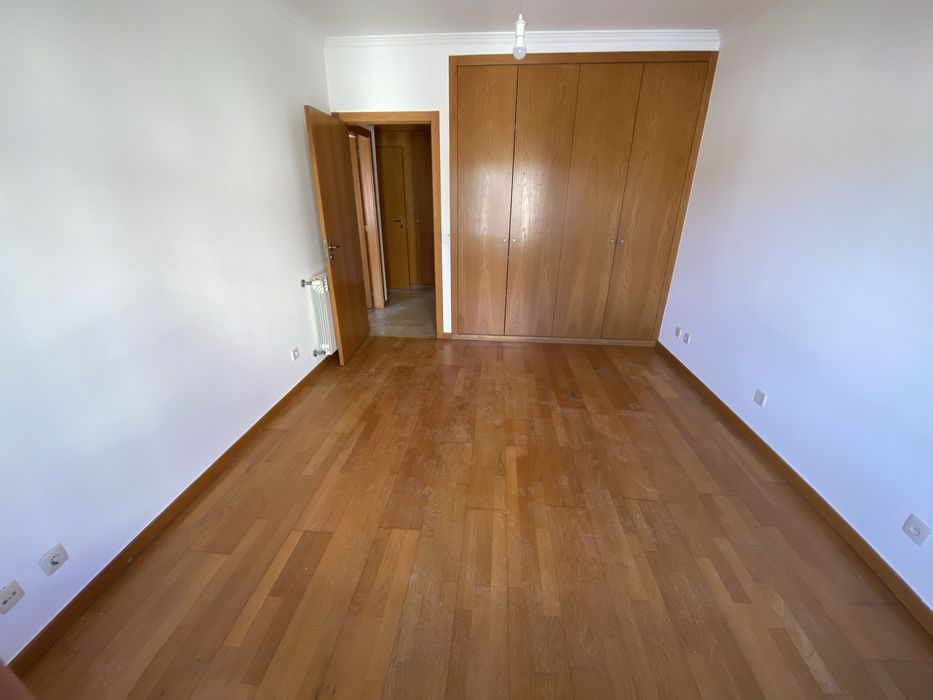 Apartamento T3 com Garagem e Arrumos