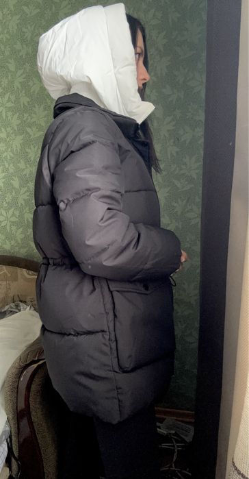 Жіноча чорна зимова куртка