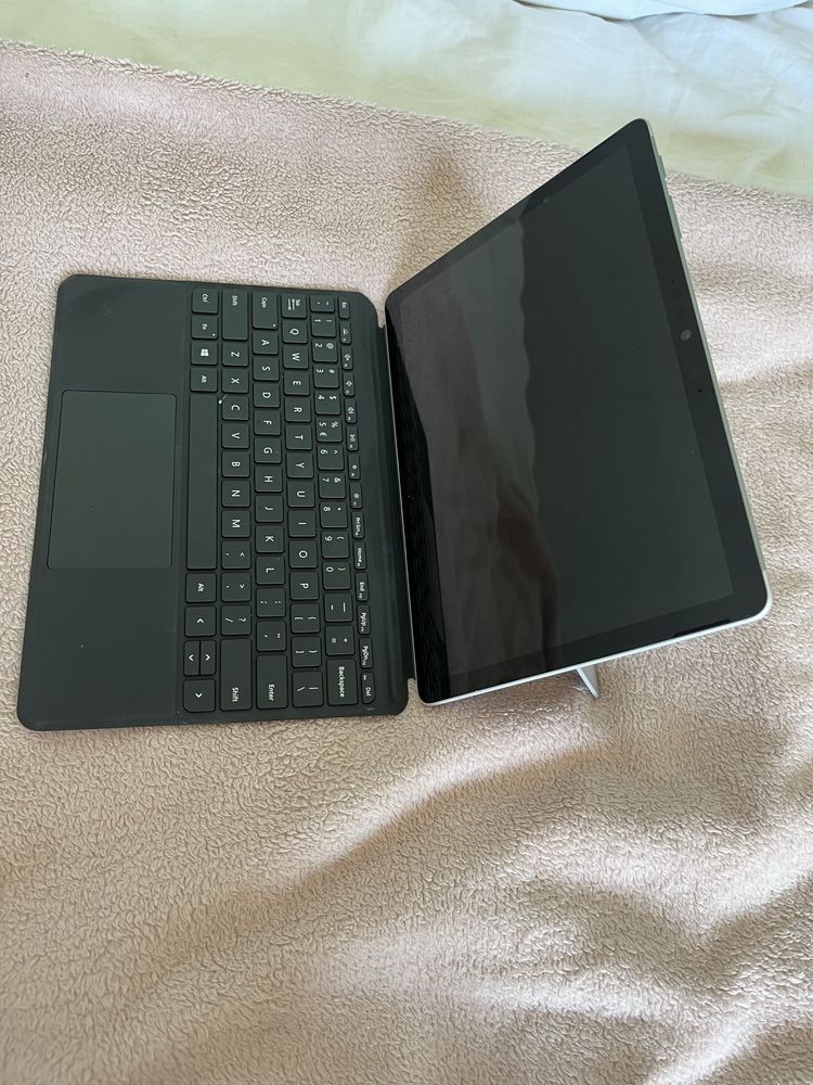 Tablet, laptop 2 w 1 Surface Go 2 Model 1901