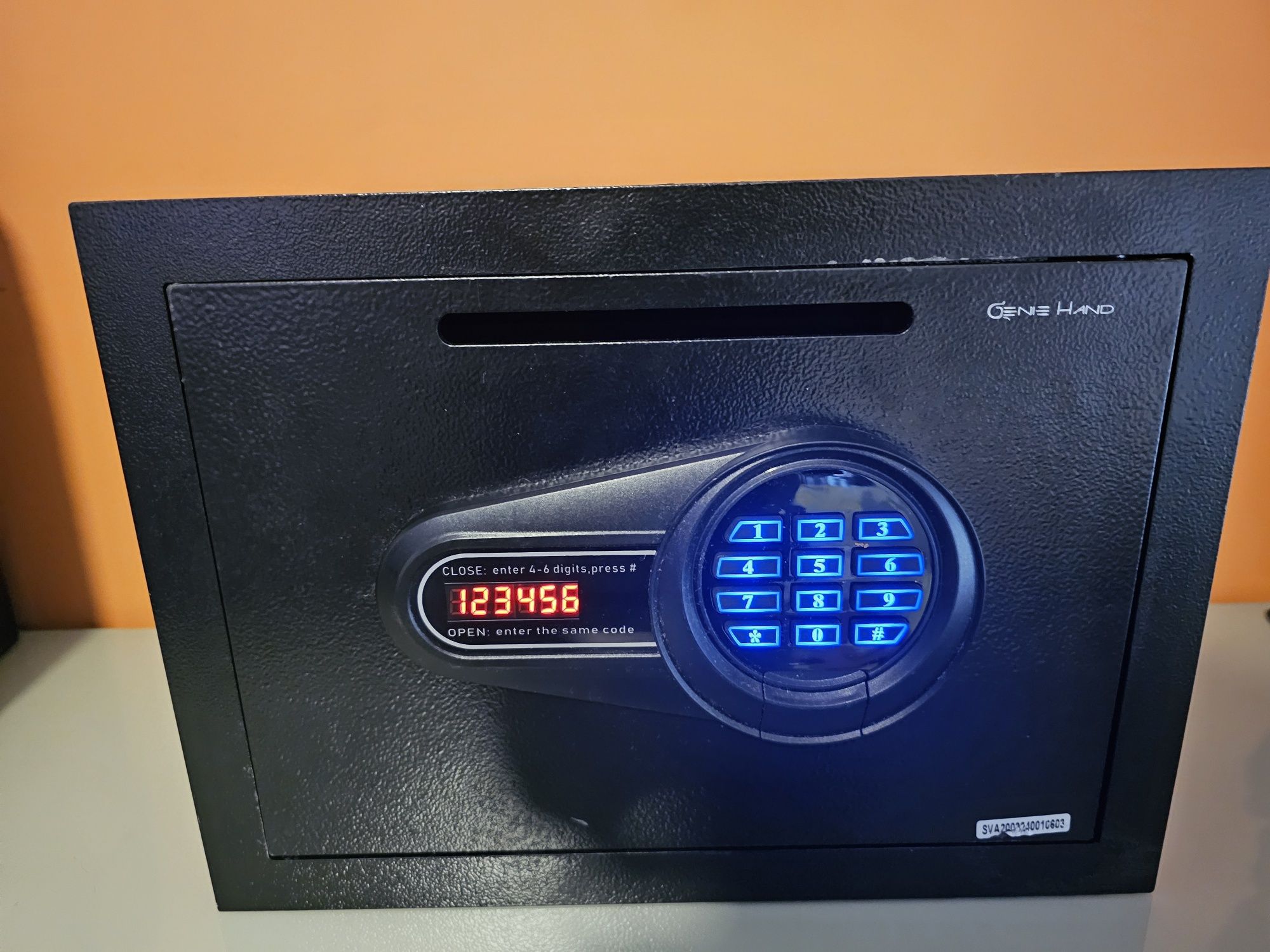 Genie Hand Motorized Wall Safe Small Security Box com código de combin