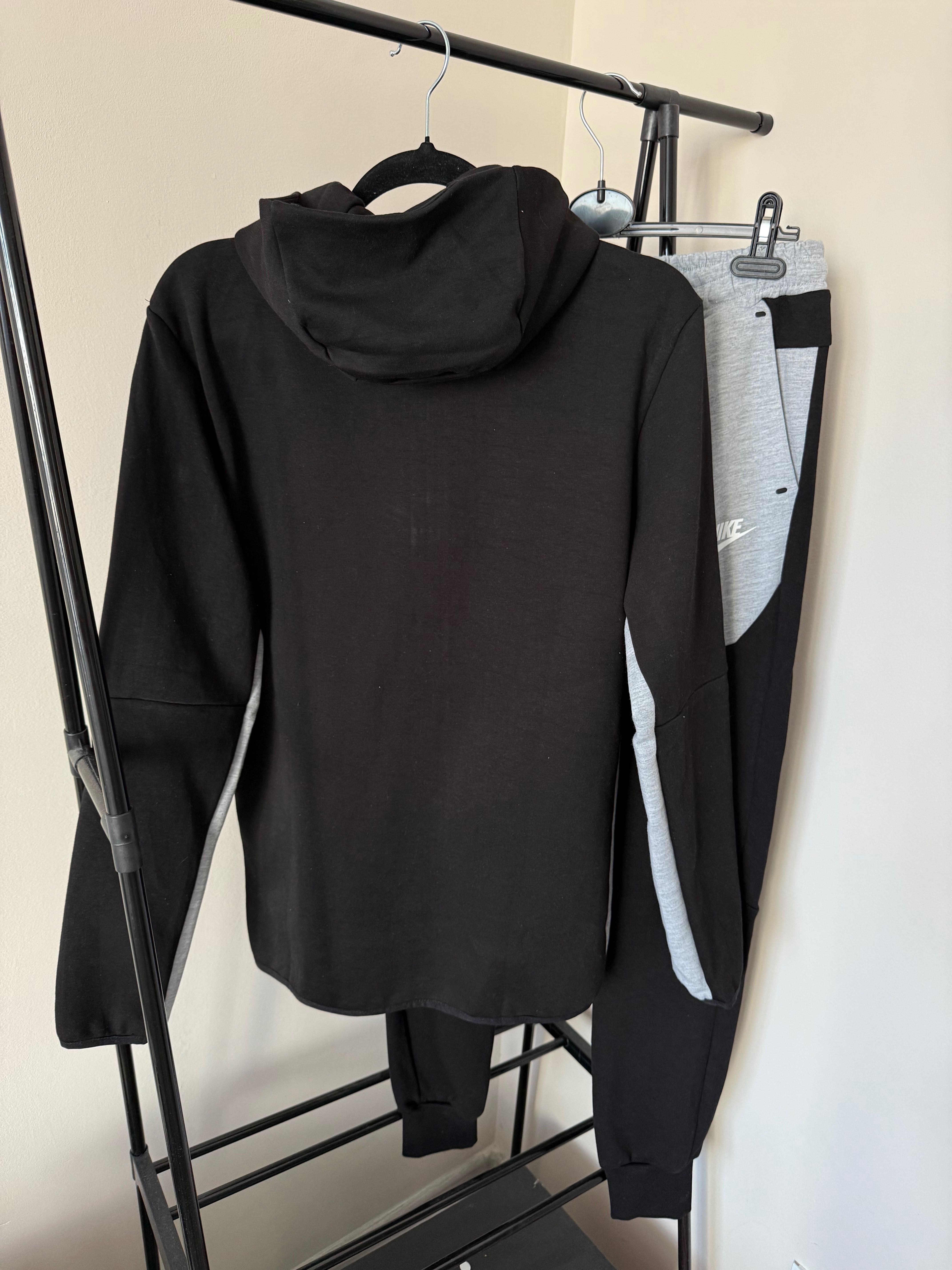 Nowy dres Nike Tech Fleece grey/black