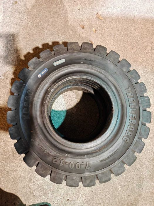 Komplet 2 sztuk opona pełna  7.00x12 quick Trelleborg xp800