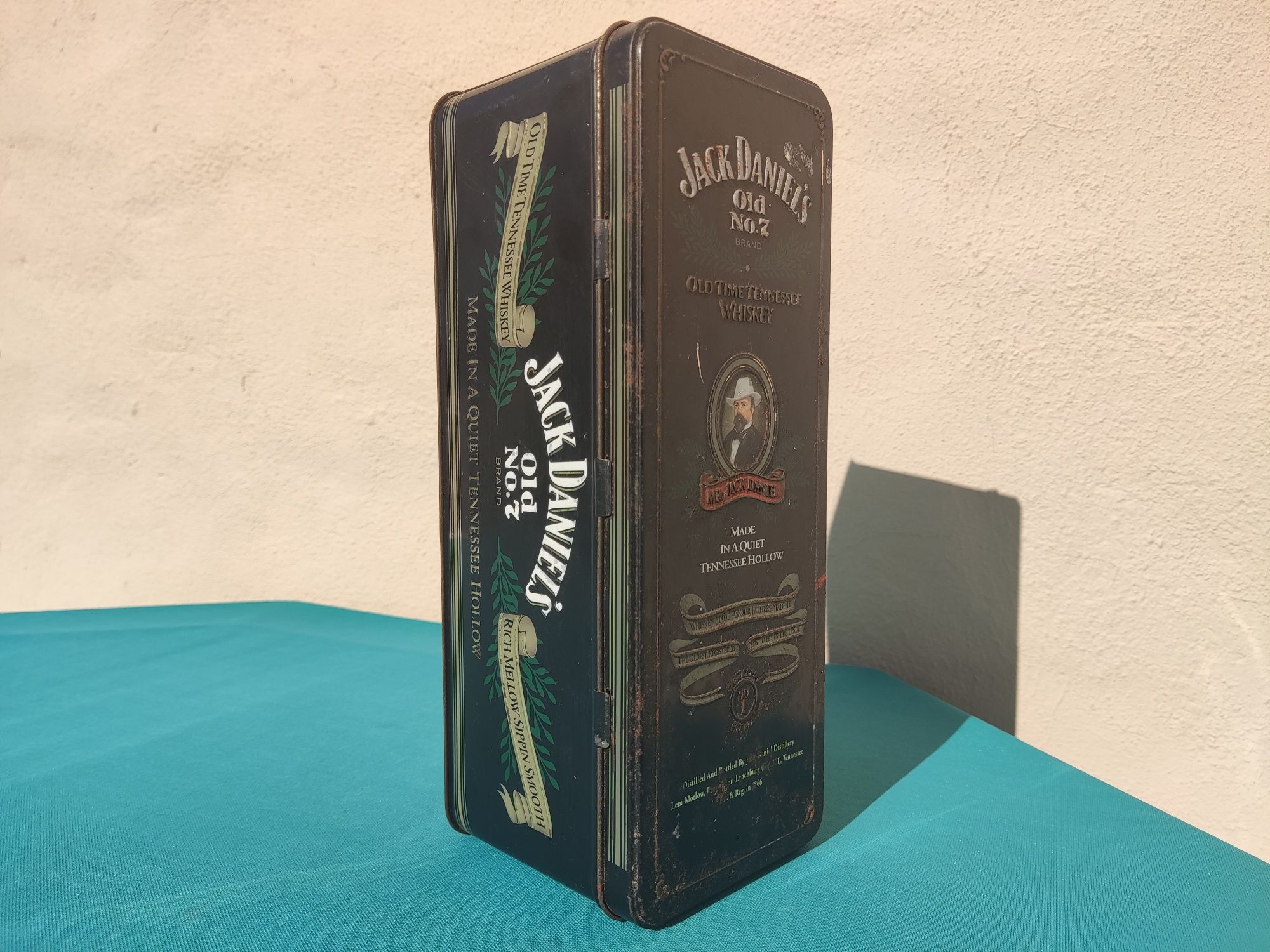 Lata antiga de whisky "Jack Daniel's old no. 7" - vintage