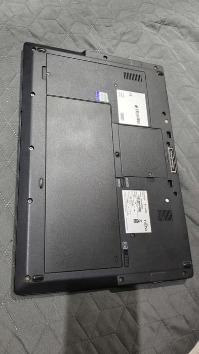 Ноутбук Fujitsu 15"6 U758  NVMe 256/16 Gb  i5-4 ядра 8 потоків сенсор