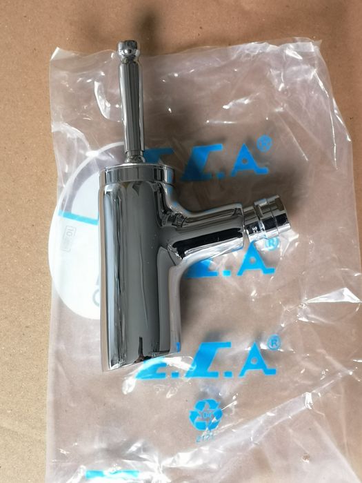 Змішувачі E. C. A. Серія Jodi.