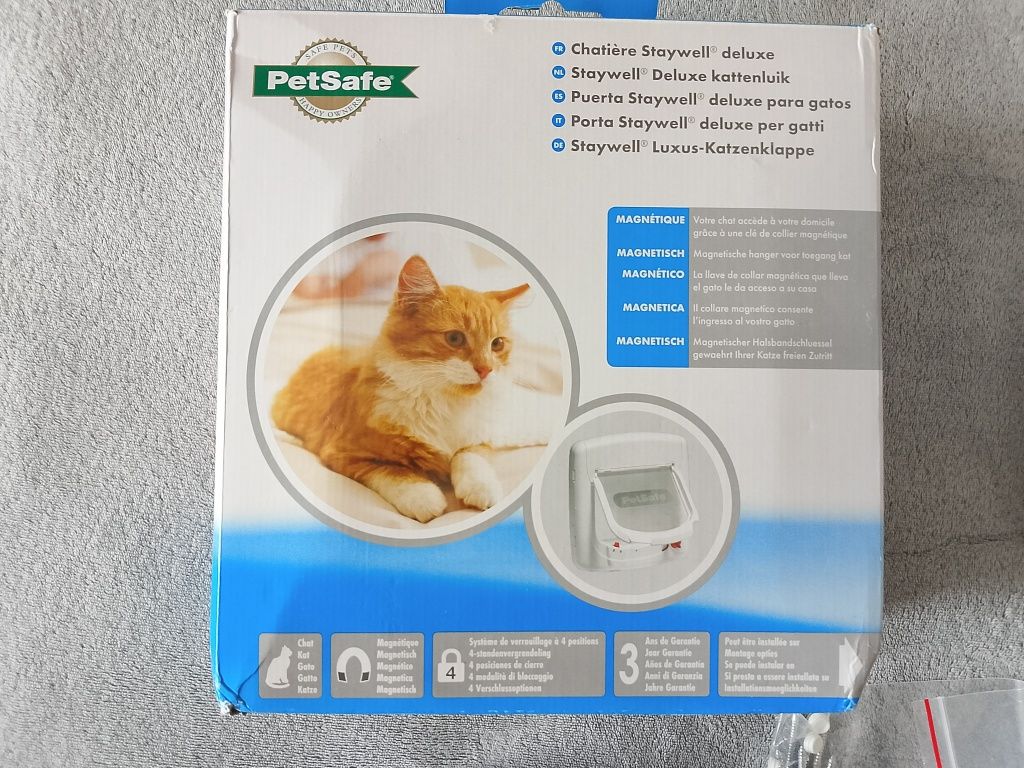 Drzwiczki wahadłowe PetSafe 25,8 x 24,3 cm biały dla kota psa wejście