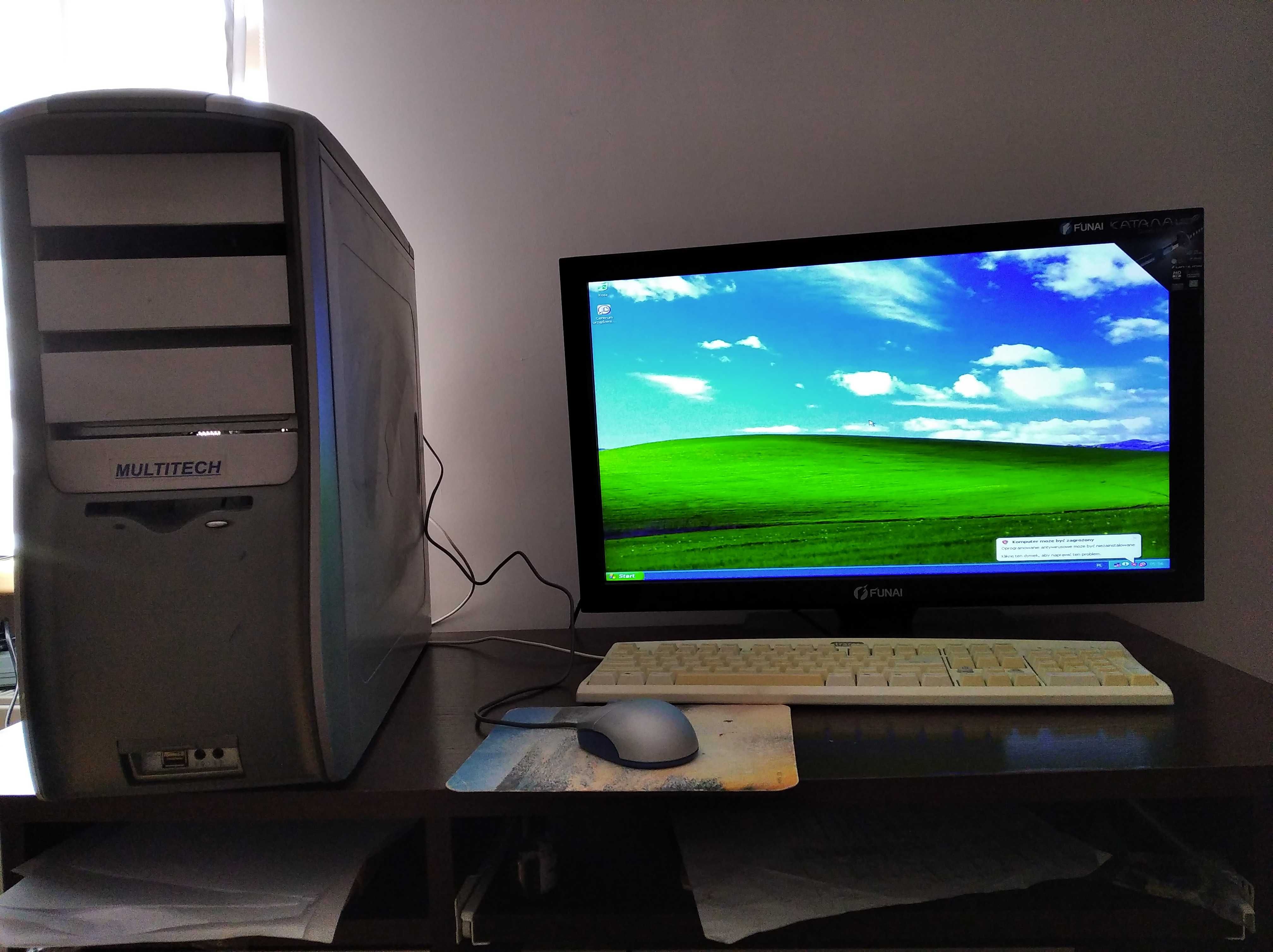 komputer stacjonarny monitor z funkcją tv myszka klawiatura