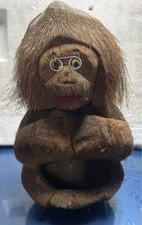 Małpa wykonana z kokosa
