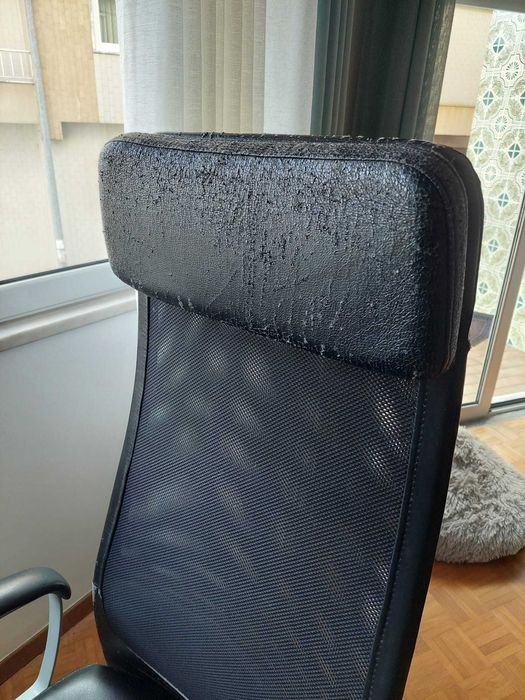 Cadeira de Escritório com braços e apoio de cabeça