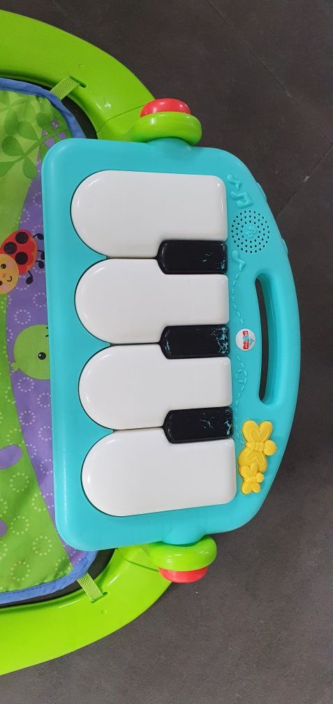 Mata Fisher Price z pianinkiem