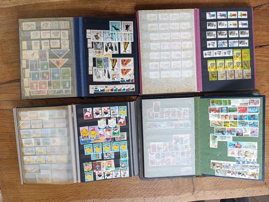 4 duże klasery ze znaczkami cały świat