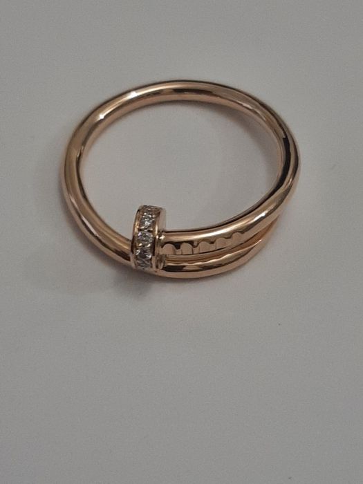 Золотое кольцо гвоздь с бриллиантами.
