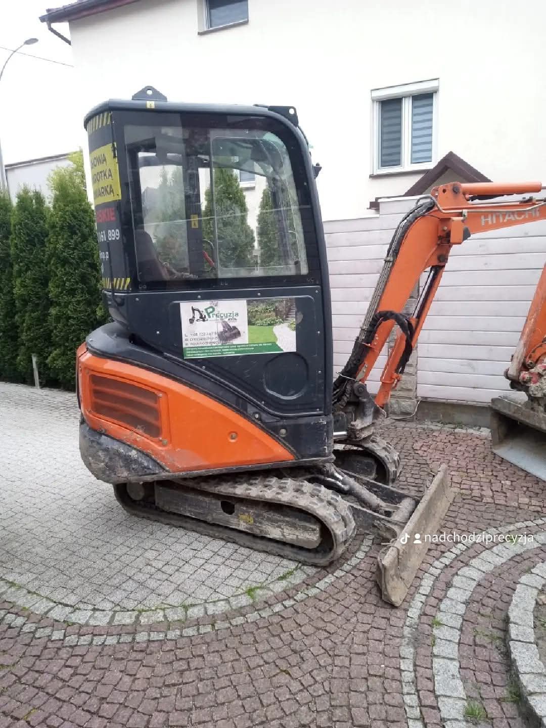 Zakładanie trawników obcinanie żywopłotu Mycie kostki minikoparka