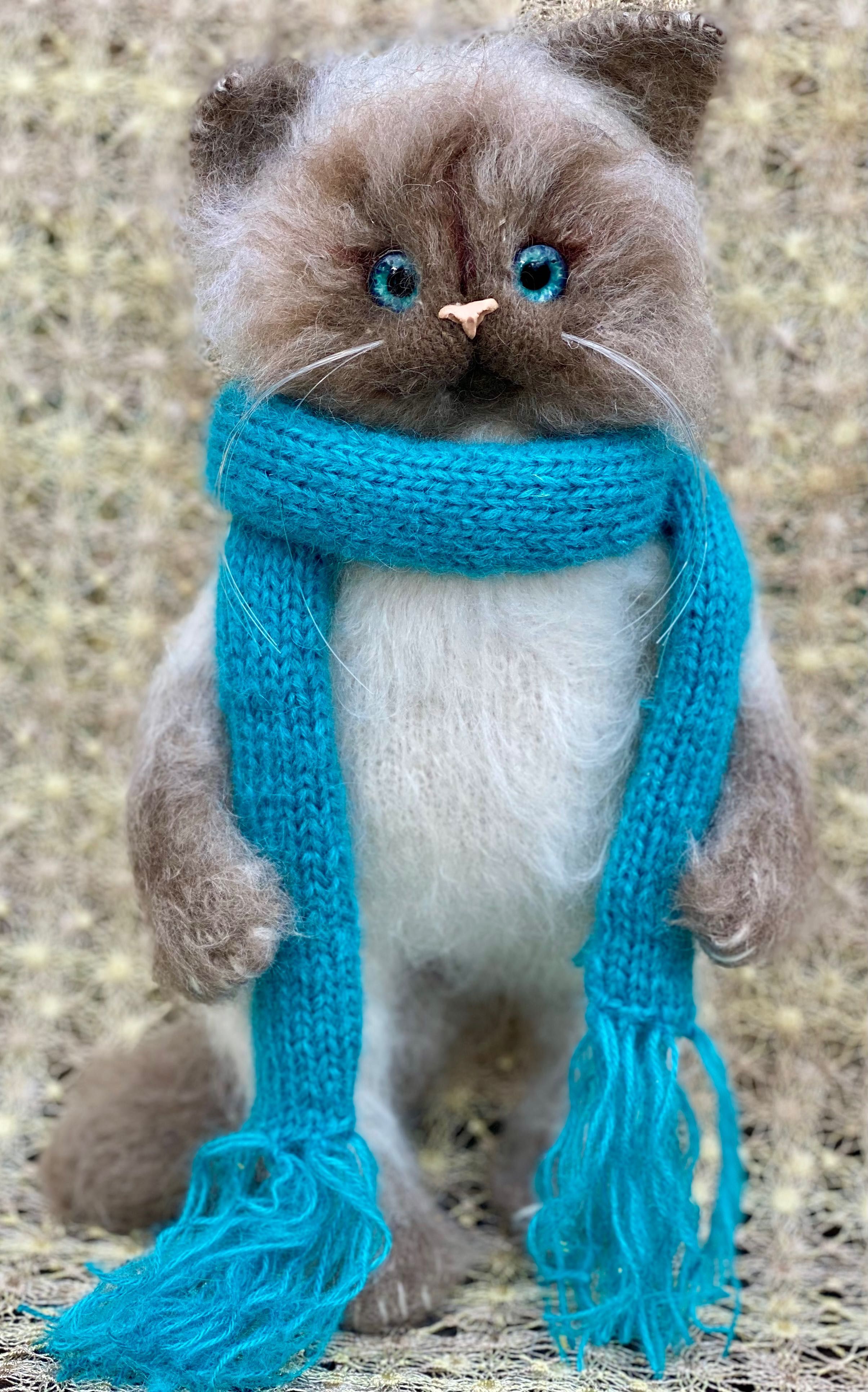 Сиамский котик со светящейся елочкой, декоративная игрушка