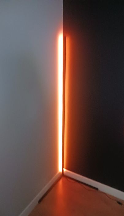 Narożna lampa podłogowa led RGB z pilotem / 141 cm / nowa