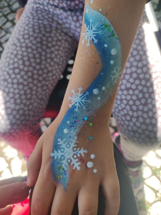 Animação - Pinturas faciais e Néon, Balões, Tatuagens glitter, brindes