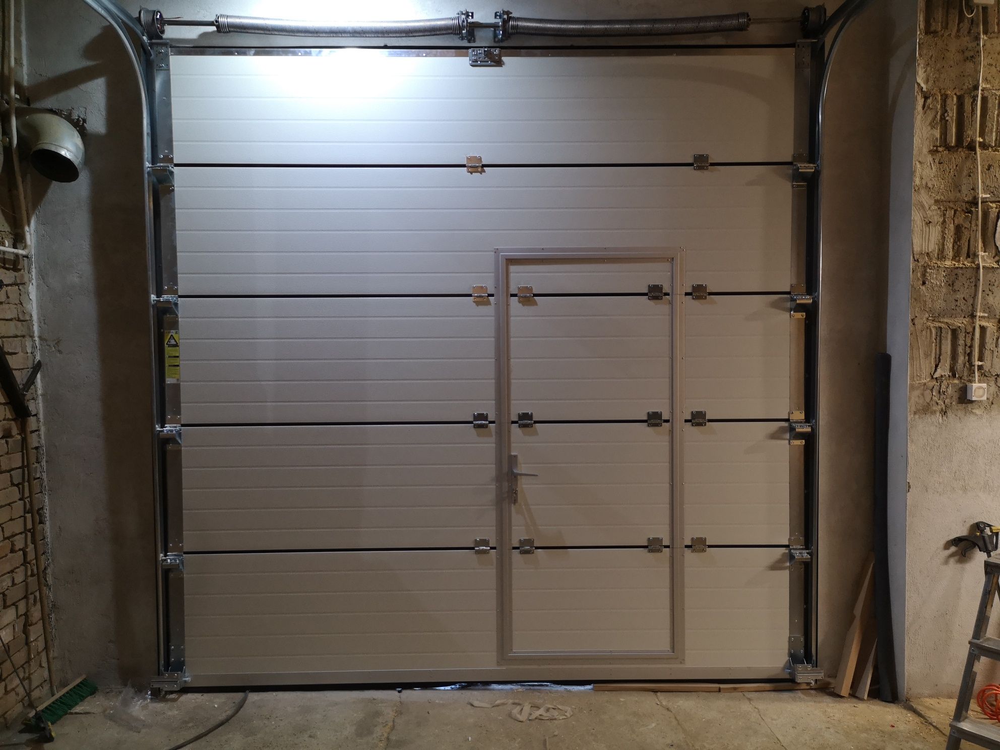 Brama garażowa segmentowa z furtka, drzwiami 3000x3000