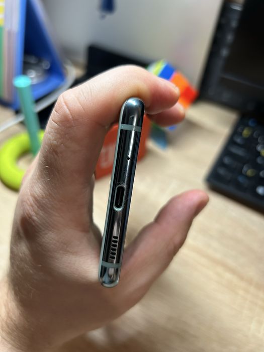 Samsung s20fe 8/256 на Snapdragon