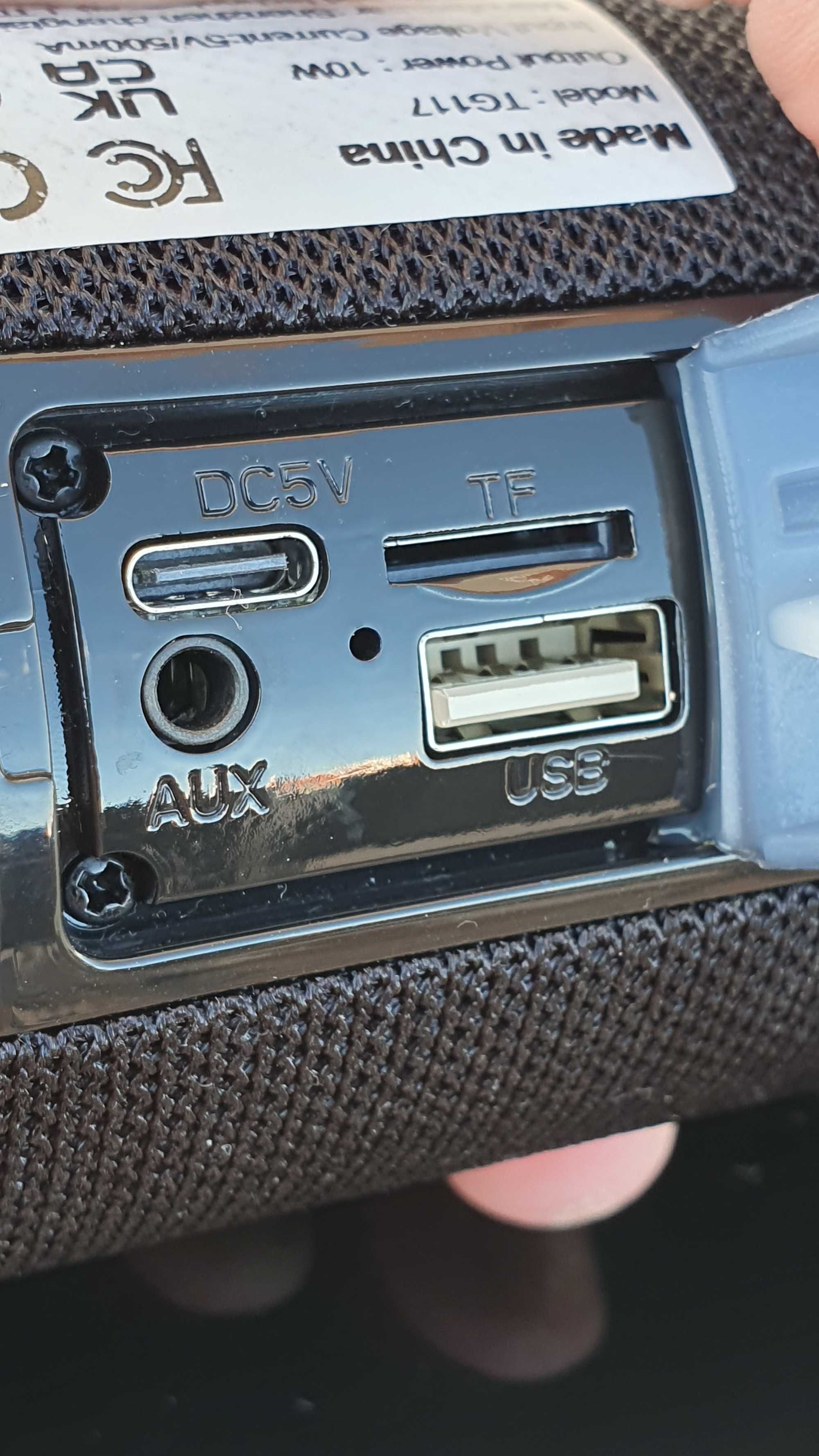 Altifalante portátil de 10 watts com som Bluetooth. Muito alto.