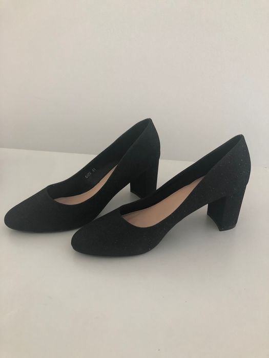 Sapatos pretos novos 41