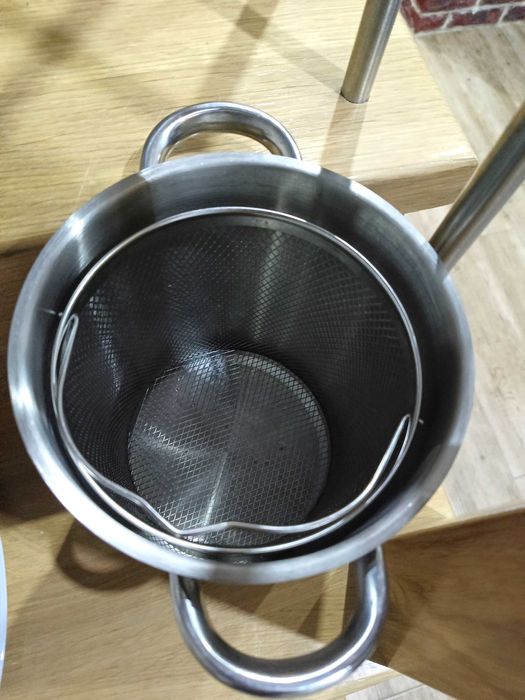 Garnek stal nierdzewna z sitkiem do smażenia i gotowania