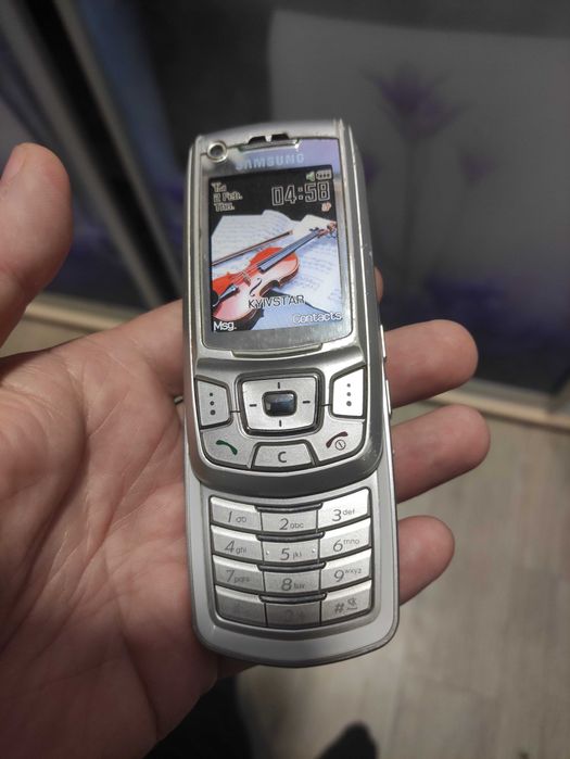 Мобільний телефон Samsung Z400