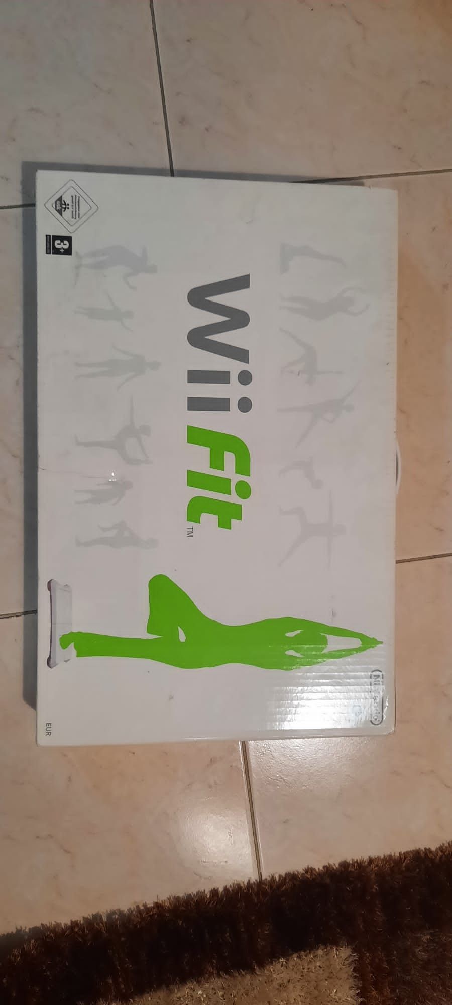 Consola Wii com 3 comandos, Wii Fit ,Family Trainer e vários jogos