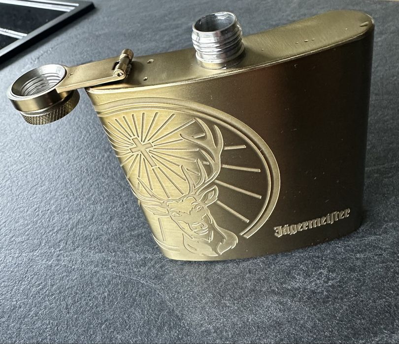 Piersiówka Jagermeister 6oz
