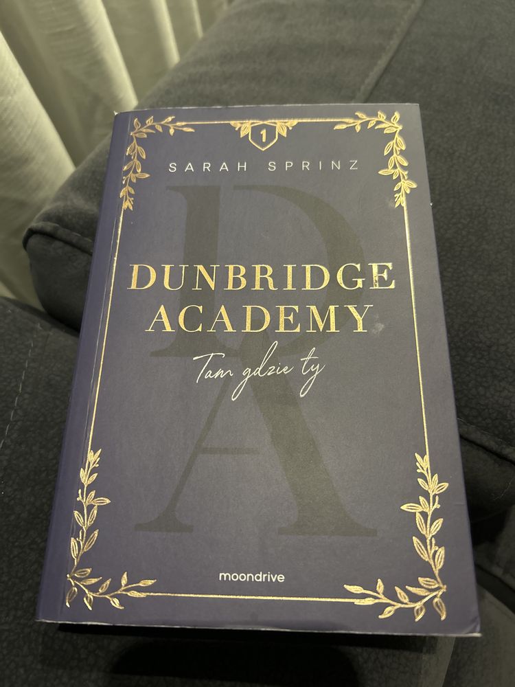 Książka „Dunbridge Academy”