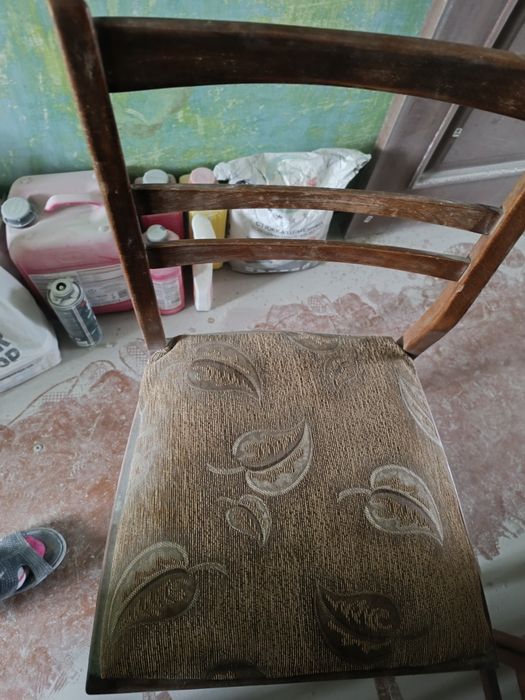 Продам стільці 4 штуки