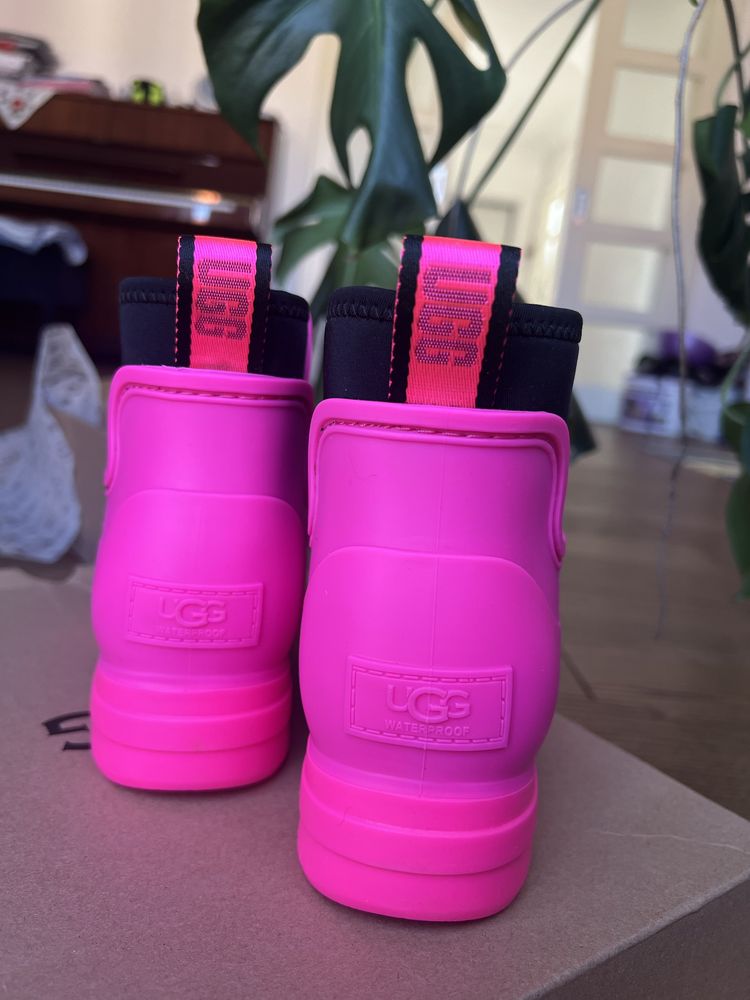 Нові оригінальні UGG на осінь