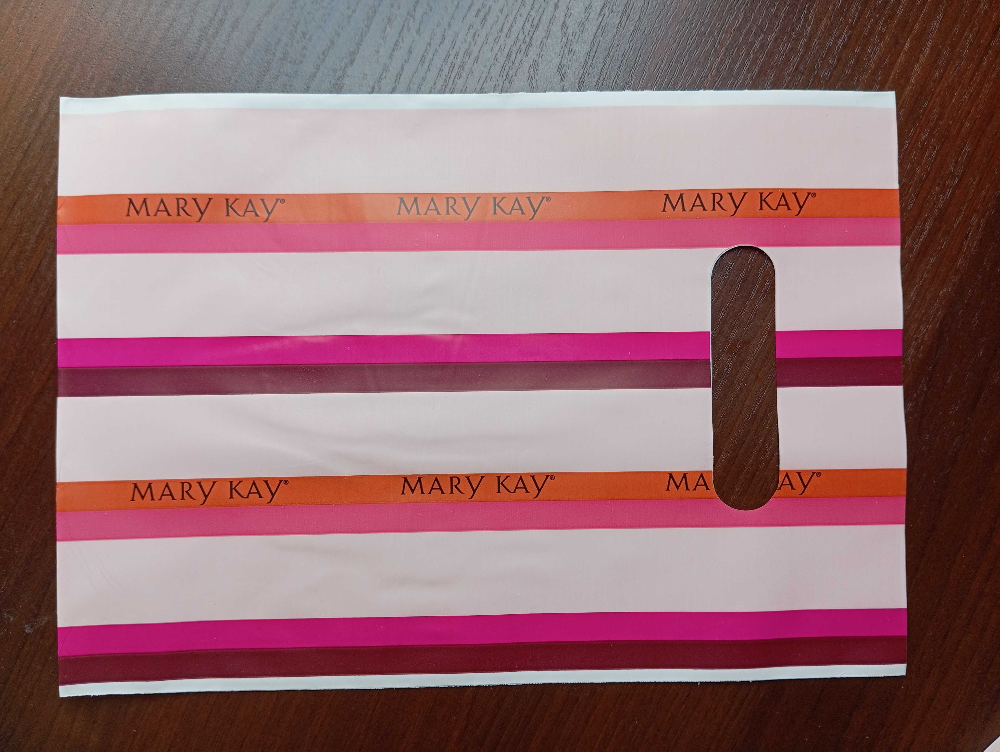 opakowanie z logo MARY KAY 
Rozmiar to 20*28 cm