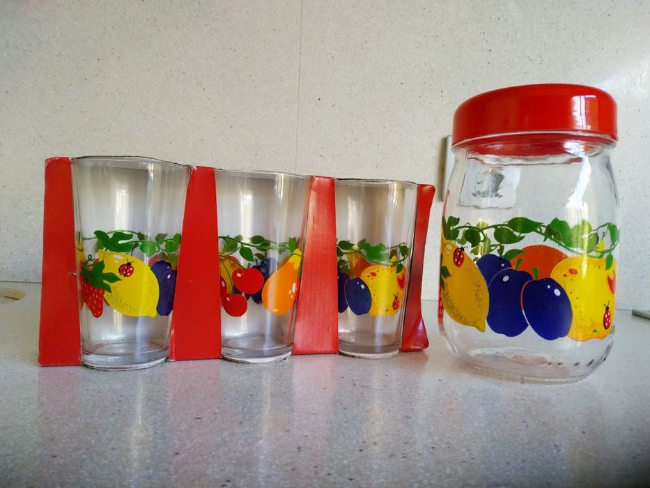 Conjunto de 3 copos de sumo 25cl e frasco de vidro - 7,50€ cada artigo