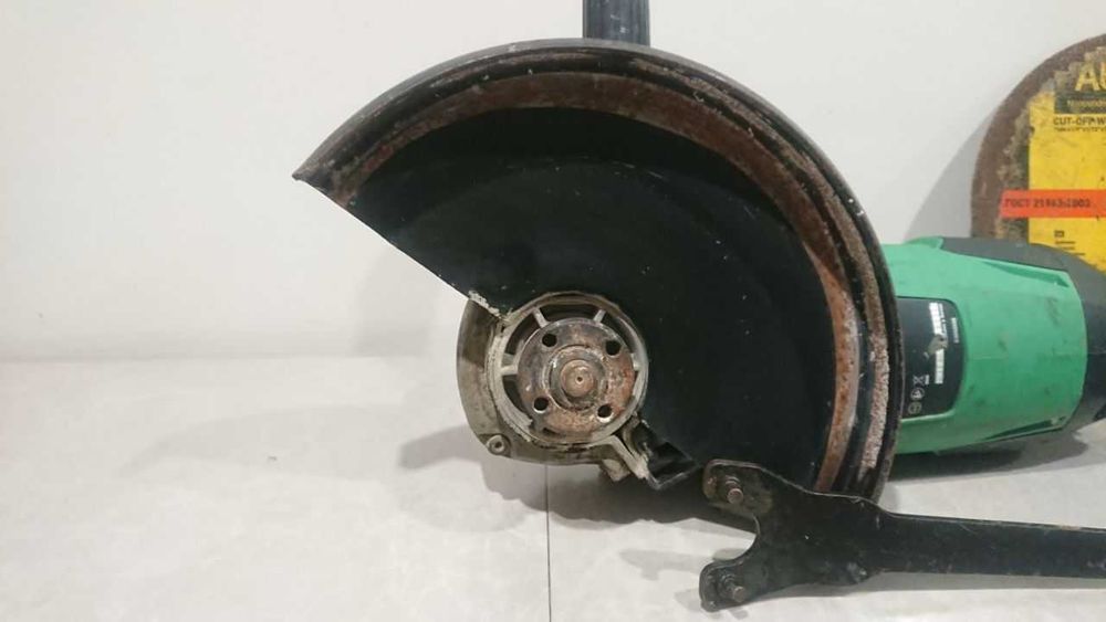 Болгарка (угловая шлифмашина) Hitachi G23ST