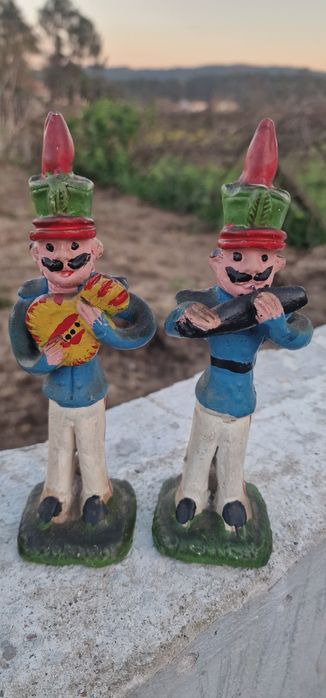 Musicos viana pintados mão  antigos com assobio atraz.