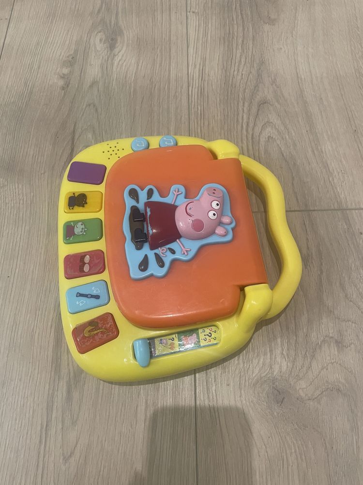 grający komputerek świnka Peppa