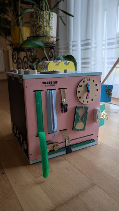 Бізікуб, busyboard, бізіборд