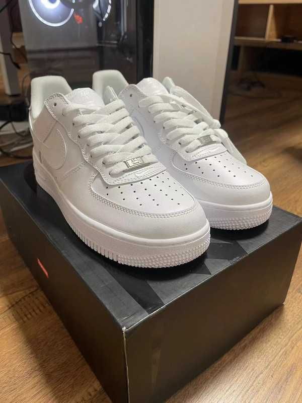 Nike Air Force 1 Low Supreme White