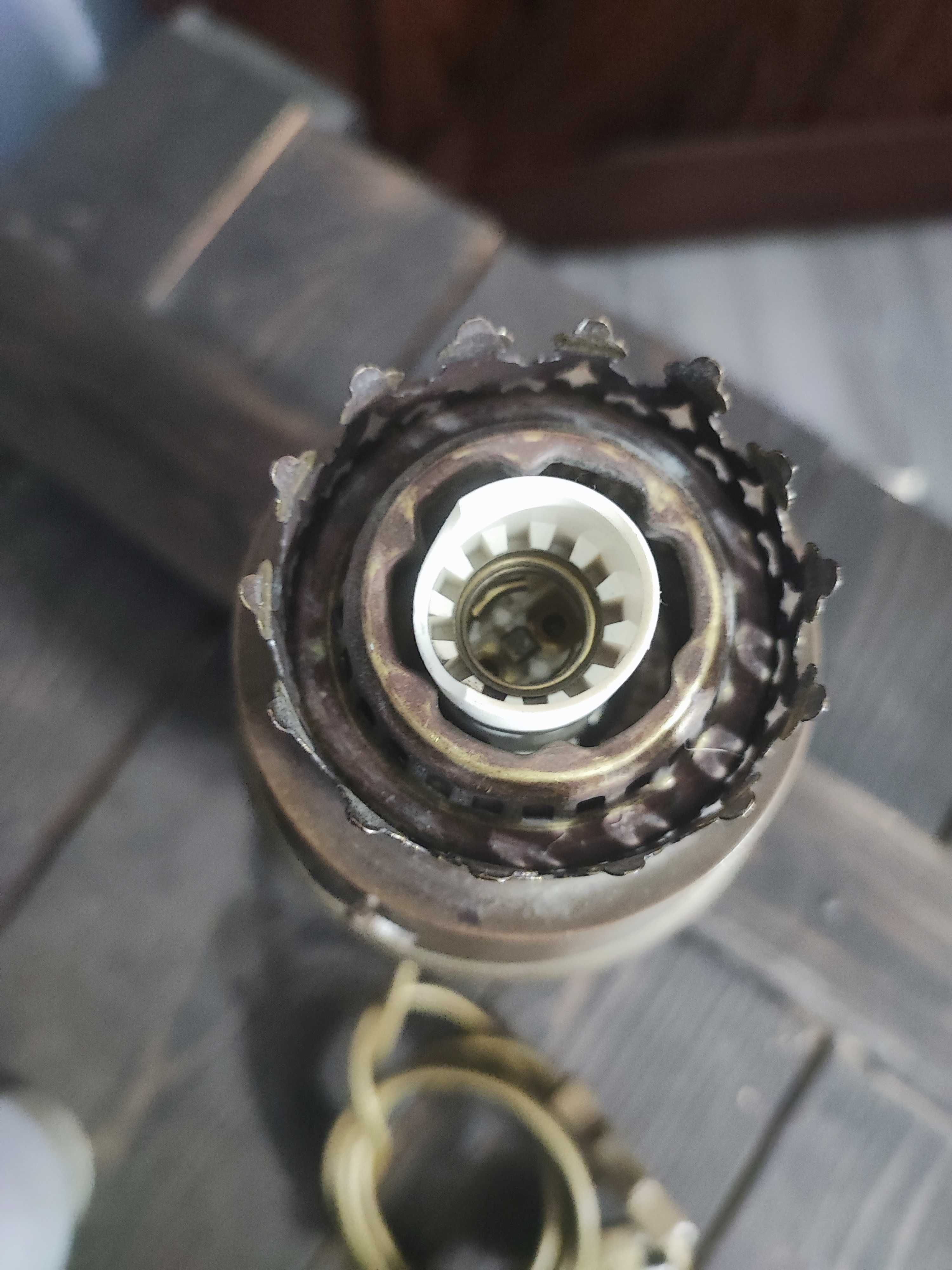 Lampka naftowa metalowa przerobiona na prąd
