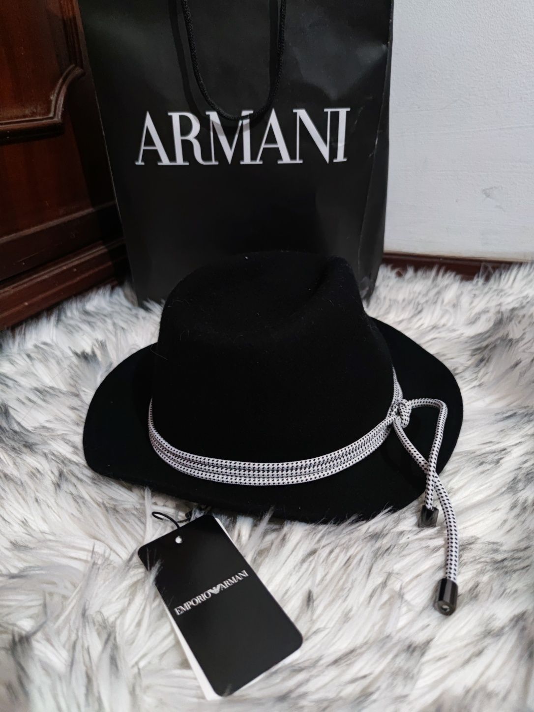 NOVO Chapéu Armani original c/etiqueta