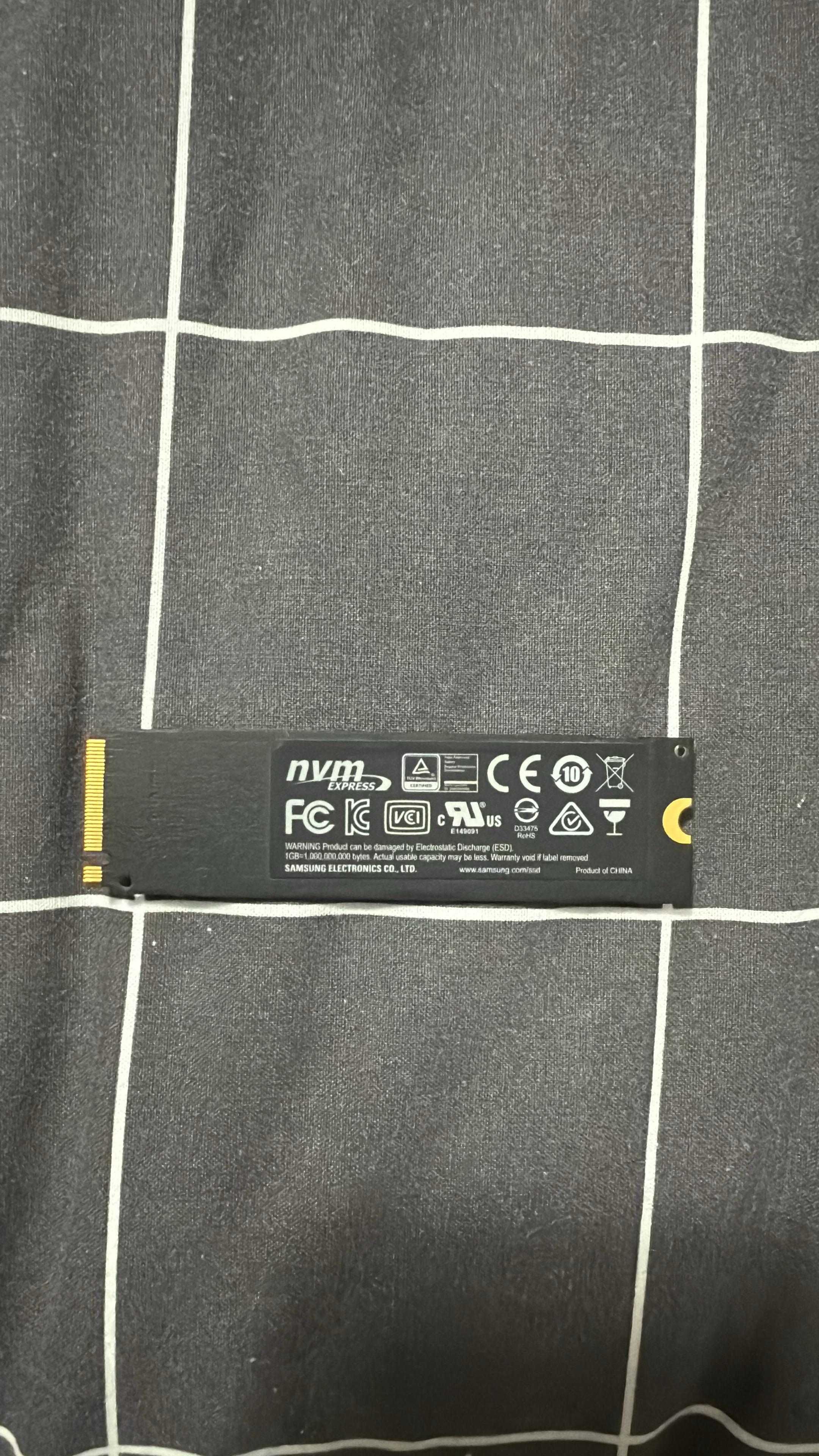 Samsung NVME SSD M2 250GB (ABERTO)