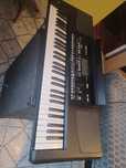 Sprzedam  sentyxator Korg Pa300
