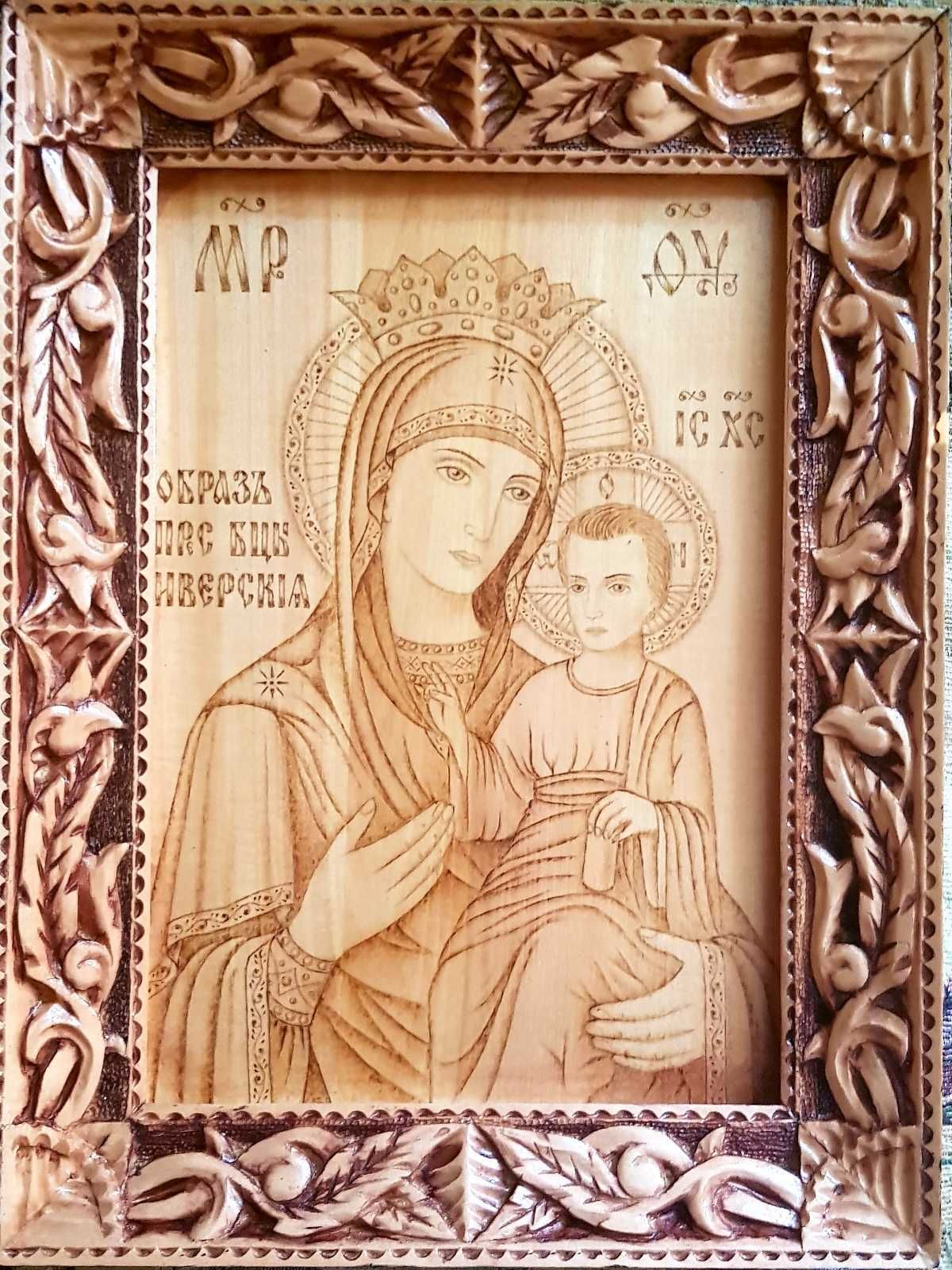 Икона Божьей Матери Иверская резная из дерева.